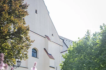 Die Walburgastatue im Stadtzentrum von Monheim