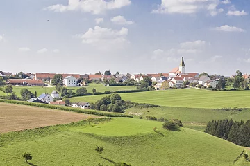 Unterwegs in der Monheimer Alb - hier der Blick auf Rögling