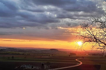 Abendstimmung am Lehmberg - auf dem Monheimer Alb Wanderweg Nr. 16